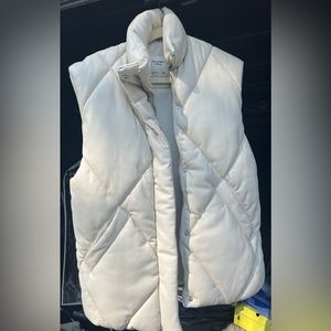 Abercrombie vegan leather vest in cream